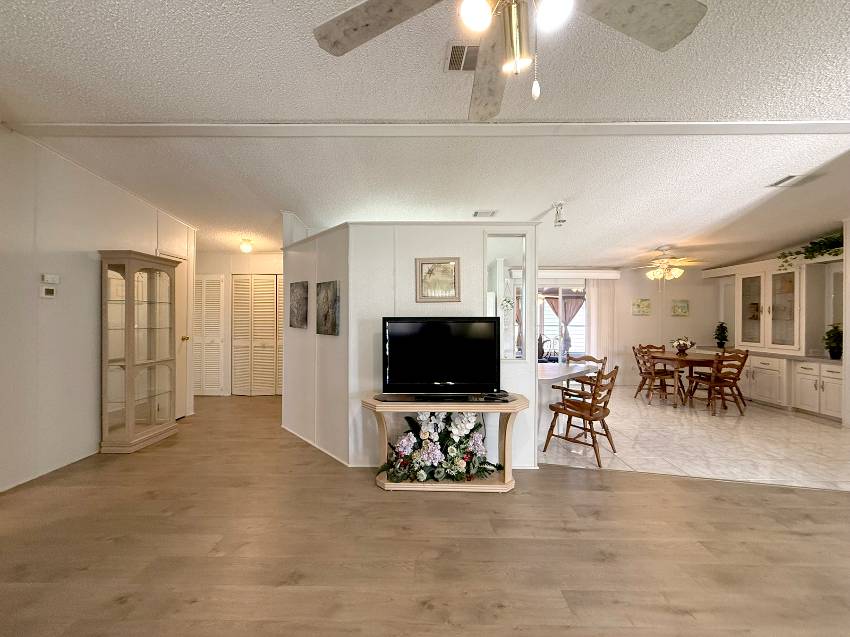 8204 Lemonwood Dr a Ellenton, FL Mobile or Manufactured Home for Sale